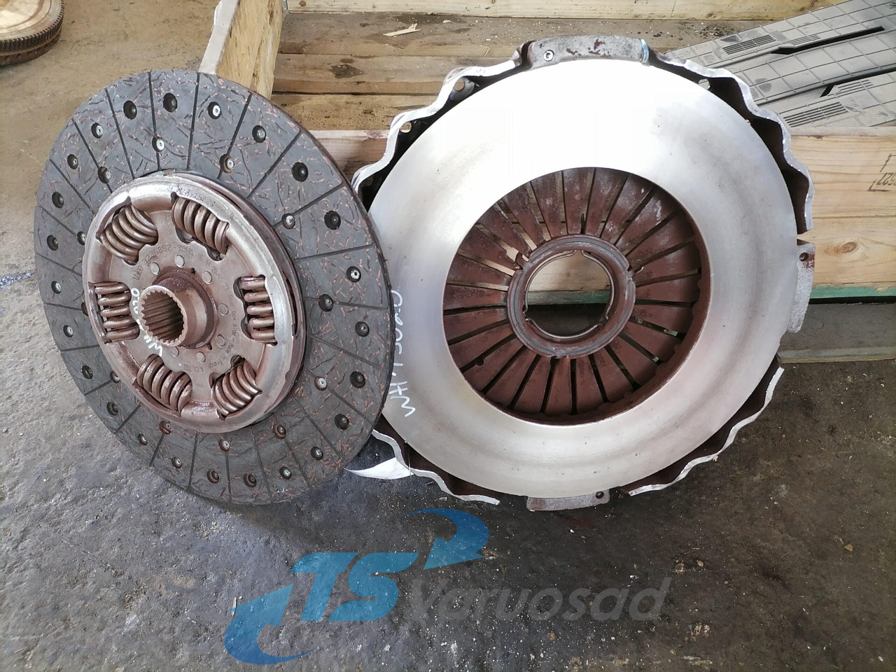 Scania Clutch 574977 - Embrague y piezas para Camión: foto 2 Scania Clutch 574977 - Embrague y piezas para Camión: foto 2