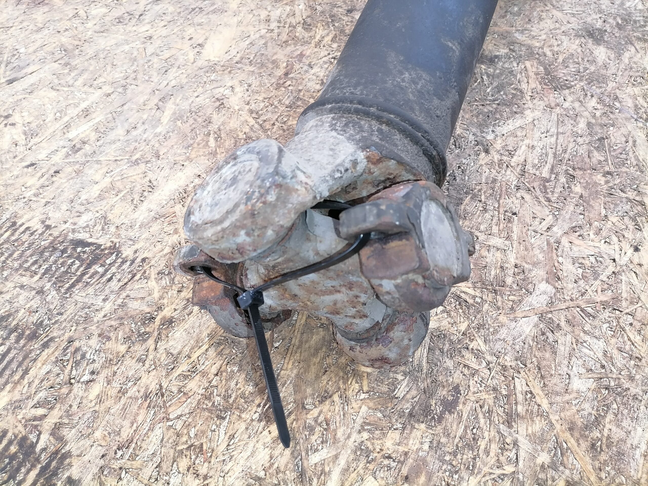 Scania Propeller shaft 1758364 - Árbol de transmisión para Camión: foto 4 Scania Propeller shaft 1758364 - Árbol de transmisión para Camión: foto 4