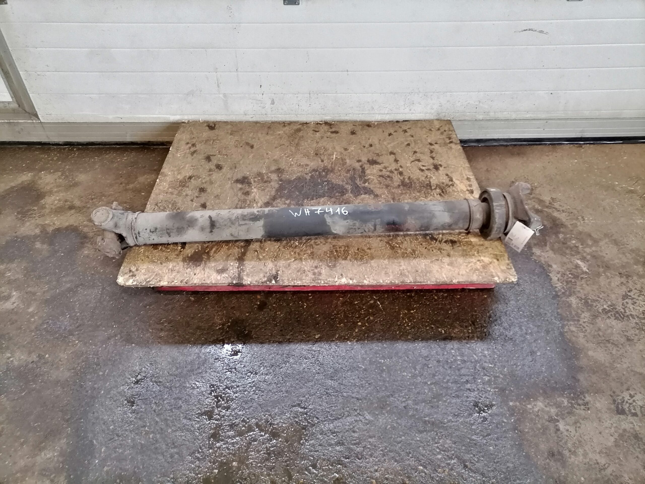 Scania Propeller shaft 1758402 - Árbol de transmisión para Camión: foto 1 Scania Propeller shaft 1758402 - Árbol de transmisión para Camión: foto 1