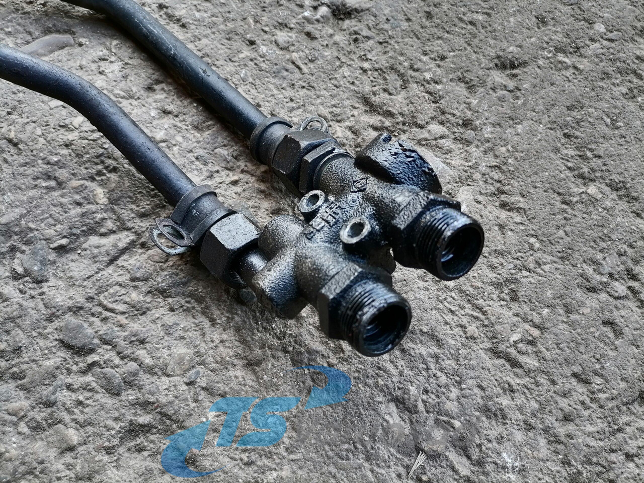 Scania Transmission oil pipe 1736156 - Caja de cambios y piezas para Camión: foto 2 Scania Transmission oil pipe 1736156 - Caja de cambios y piezas para Camión: foto 2