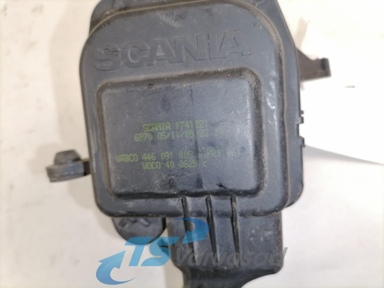 Scania Water valve 1741027 - Calefacción/ Ventilación para Camión: foto 2 Scania Water valve 1741027 - Calefacción/ Ventilación para Camión: foto 2