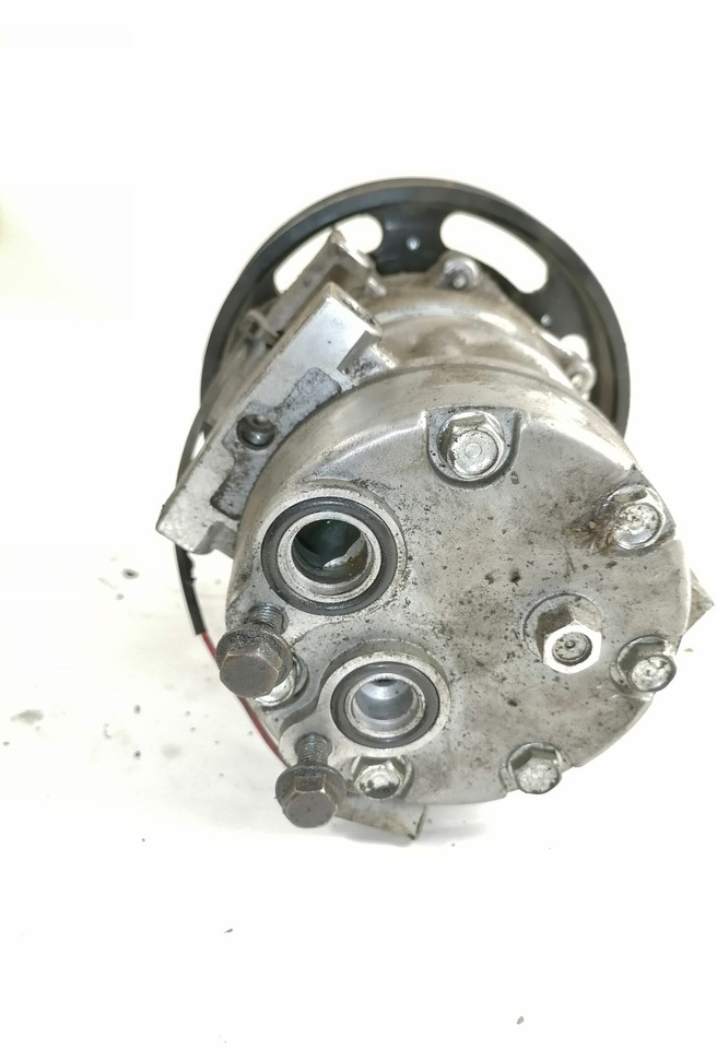 Volvo A/C compressor 89353 - Calefacción/ Ventilación para Camión: foto 2 Volvo A/C compressor 89353 - Calefacción/ Ventilación para Camión: foto 2