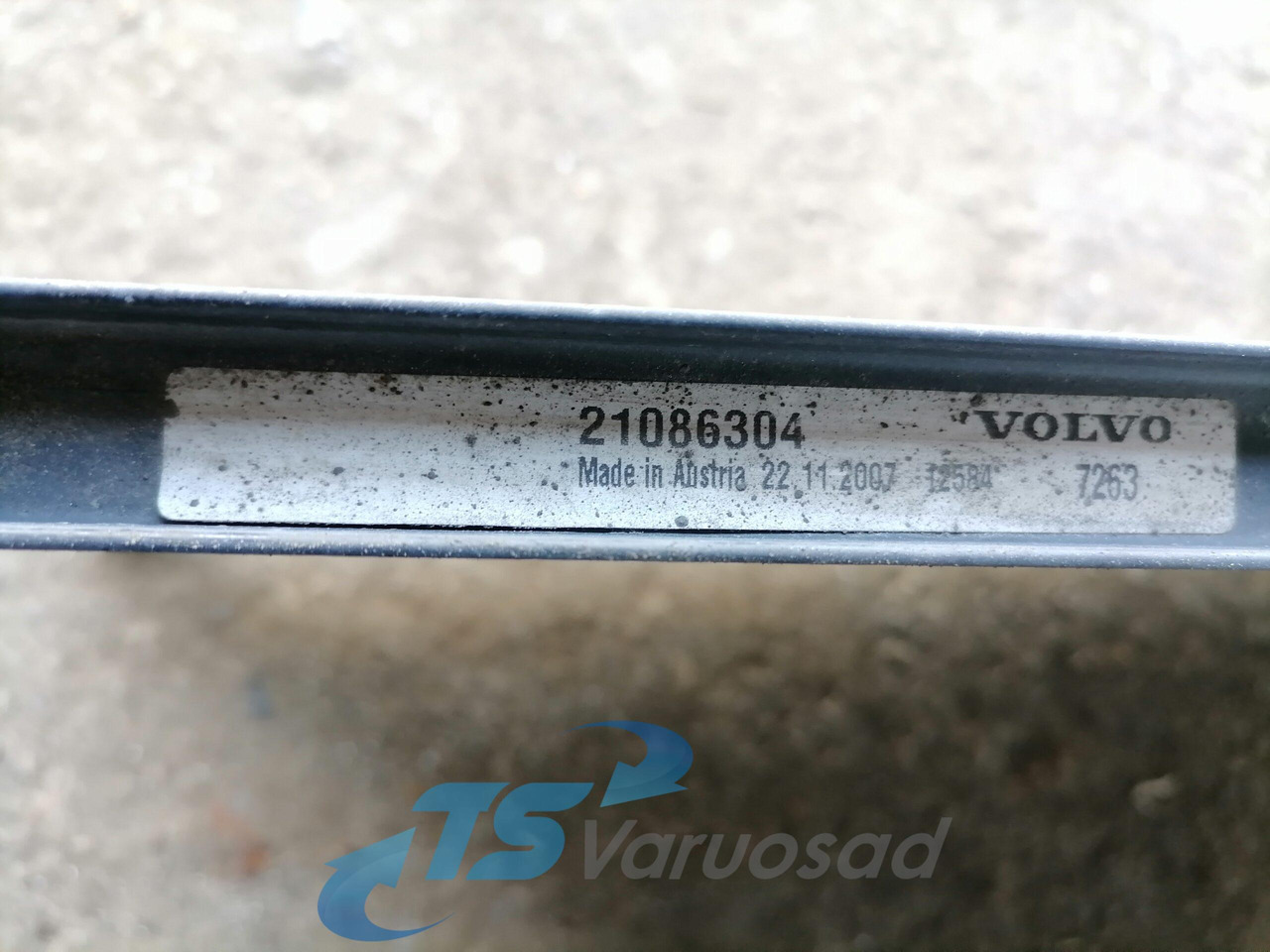Volvo A/C radiator 21086304 - Calefacción/ Ventilación para Camión: foto 3 Volvo A/C radiator 21086304 - Calefacción/ Ventilación para Camión: foto 3