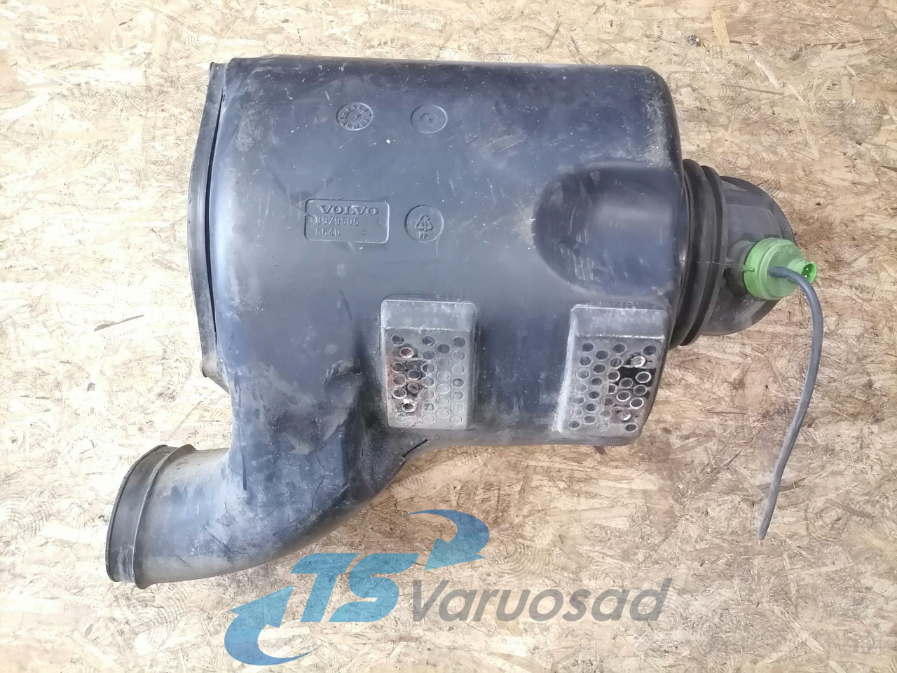 Volvo Air filter housing 3979505 - Sistema de admisión de aire para Camión: foto 2 Volvo Air filter housing 3979505 - Sistema de admisión de aire para Camión: foto 2