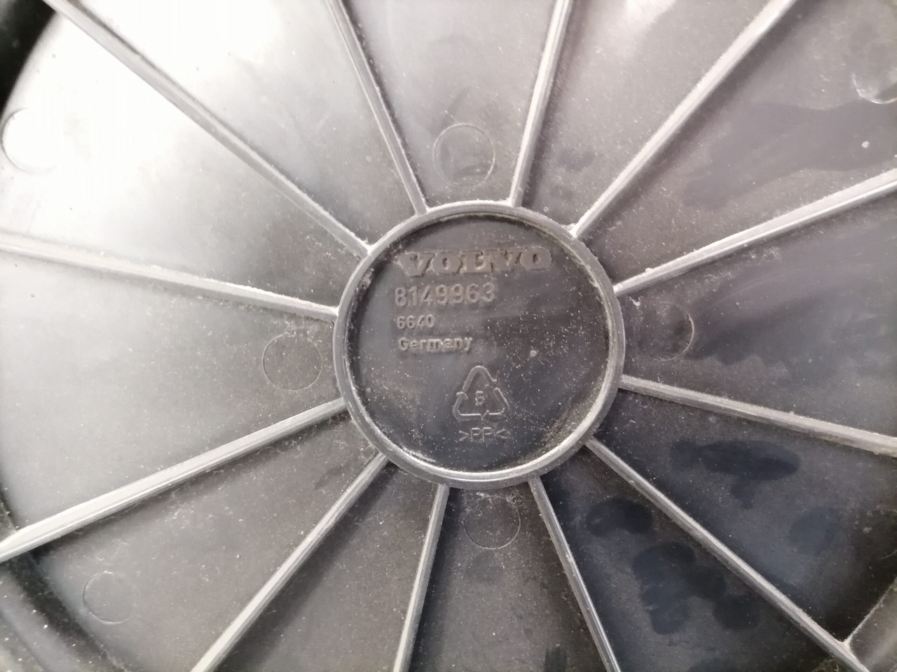 Volvo Air filter housing 3979505 - Sistema de admisión de aire para Camión: foto 4 Volvo Air filter housing 3979505 - Sistema de admisión de aire para Camión: foto 4