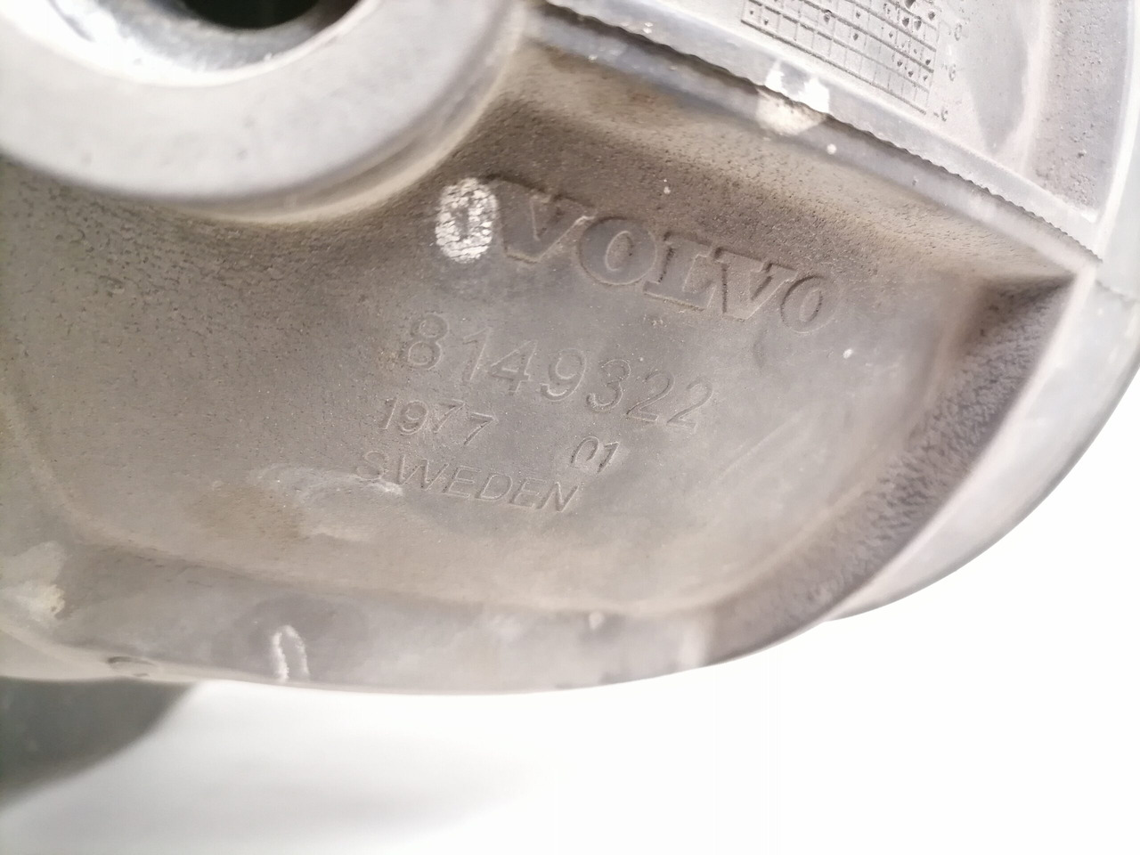 Volvo Air filter housing 3979505 - Sistema de admisión de aire para Camión: foto 2 Volvo Air filter housing 3979505 - Sistema de admisión de aire para Camión: foto 2