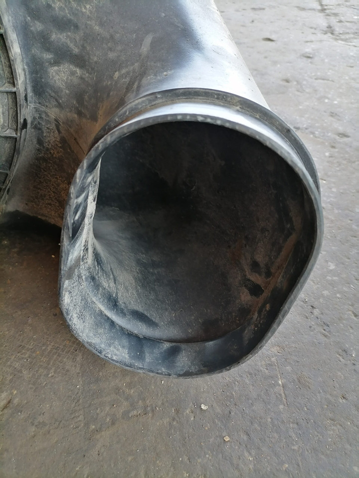 Volvo Air filter housing 3979505 - Sistema de admisión de aire para Camión: foto 4 Volvo Air filter housing 3979505 - Sistema de admisión de aire para Camión: foto 4