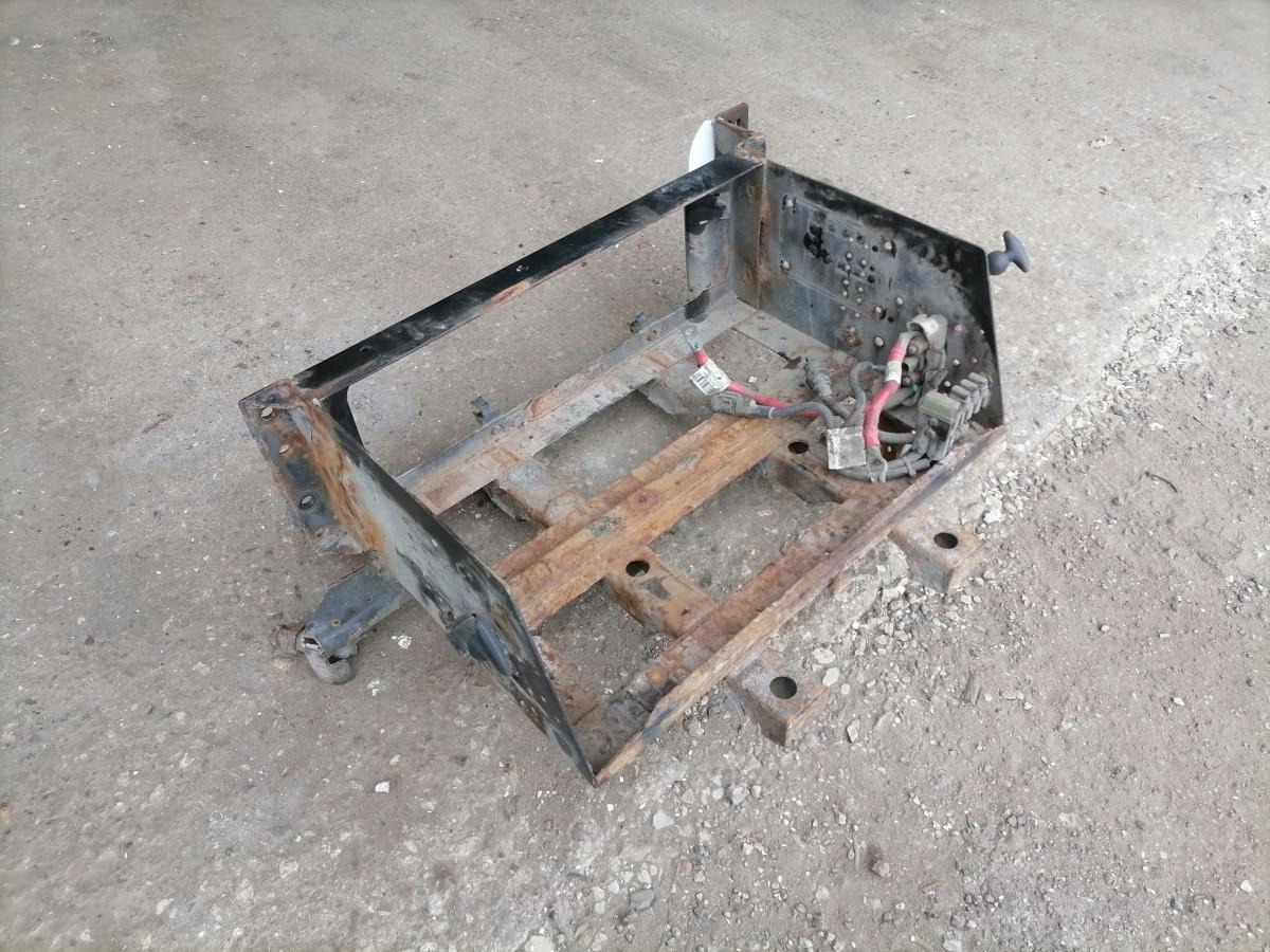 Volvo Battery box 21042654 - Acumulador para Camión: foto 2 Volvo Battery box 21042654 - Acumulador para Camión: foto 2