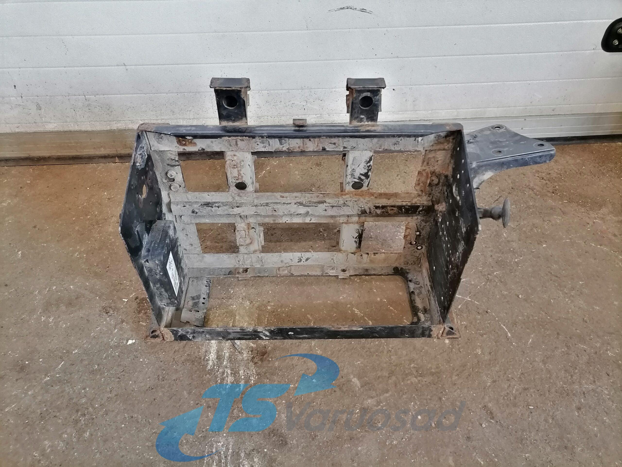 Volvo Battery box 82242391 - Acumulador para Camión: foto 1 Volvo Battery box 82242391 - Acumulador para Camión: foto 1