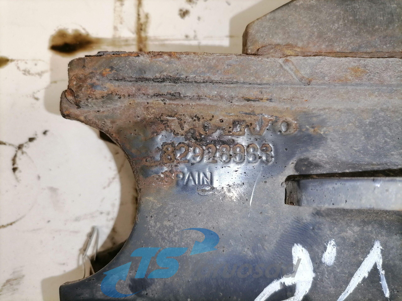 Volvo Bumper bracket 82928883 - Parachoques para Camión: foto 3 Volvo Bumper bracket 82928883 - Parachoques para Camión: foto 3