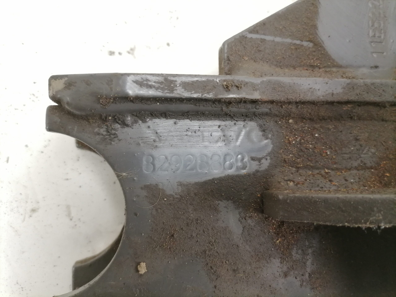 Volvo Bumper bracket 82928883 - Parachoques para Camión: foto 4 Volvo Bumper bracket 82928883 - Parachoques para Camión: foto 4