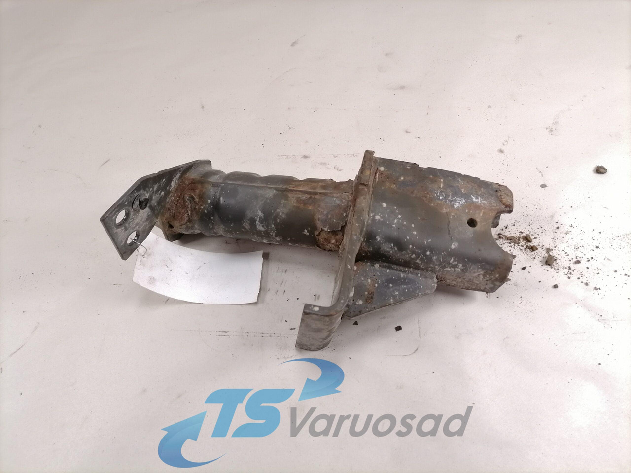 Volvo Bumper bracket 82943981 - Parachoques para Camión: foto 2 Volvo Bumper bracket 82943981 - Parachoques para Camión: foto 2