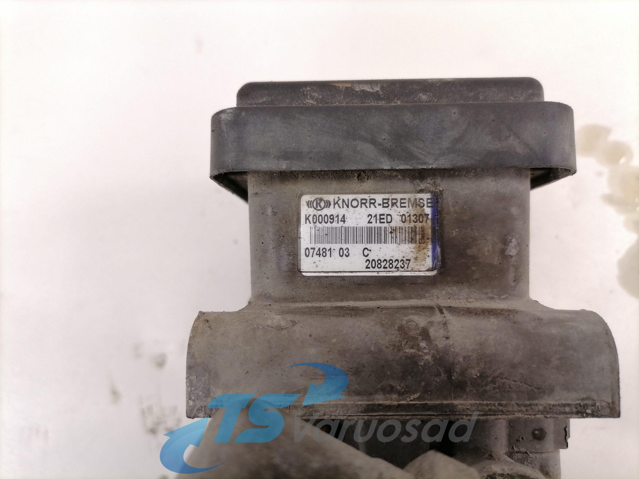 Volvo EBS brake valve 20828237 - Válvula de freno para Camión: foto 3 Volvo EBS brake valve 20828237 - Válvula de freno para Camión: foto 3