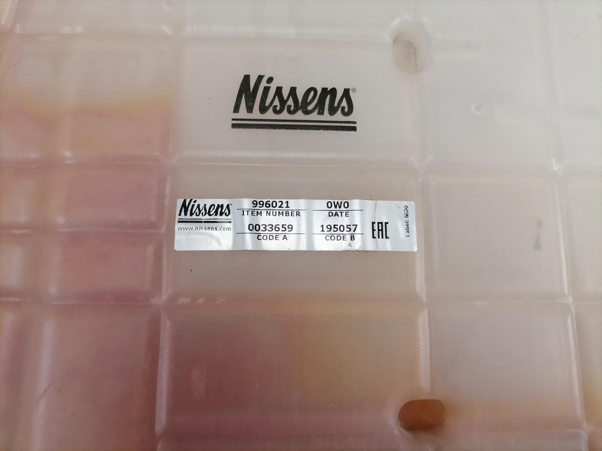 Volvo Expansion tank 996021 - Pieza universal para Camión: foto 4 Volvo Expansion tank 996021 - Pieza universal para Camión: foto 4