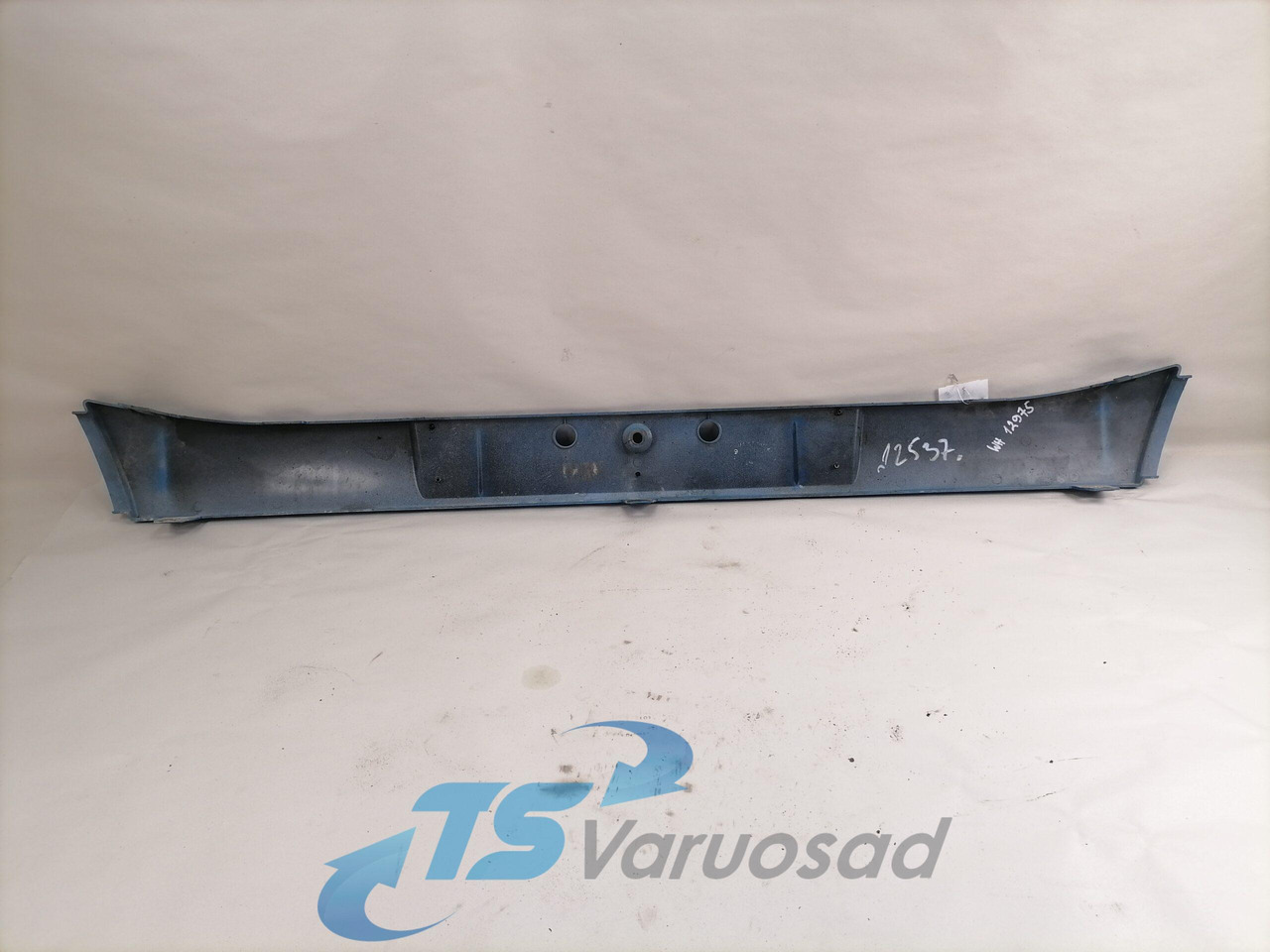 Volvo Front bumper cover plastic 82090733 - Aerodinámica/ Spoiler para Camión: foto 2 Volvo Front bumper cover plastic 82090733 - Aerodinámica/ Spoiler para Camión: foto 2
