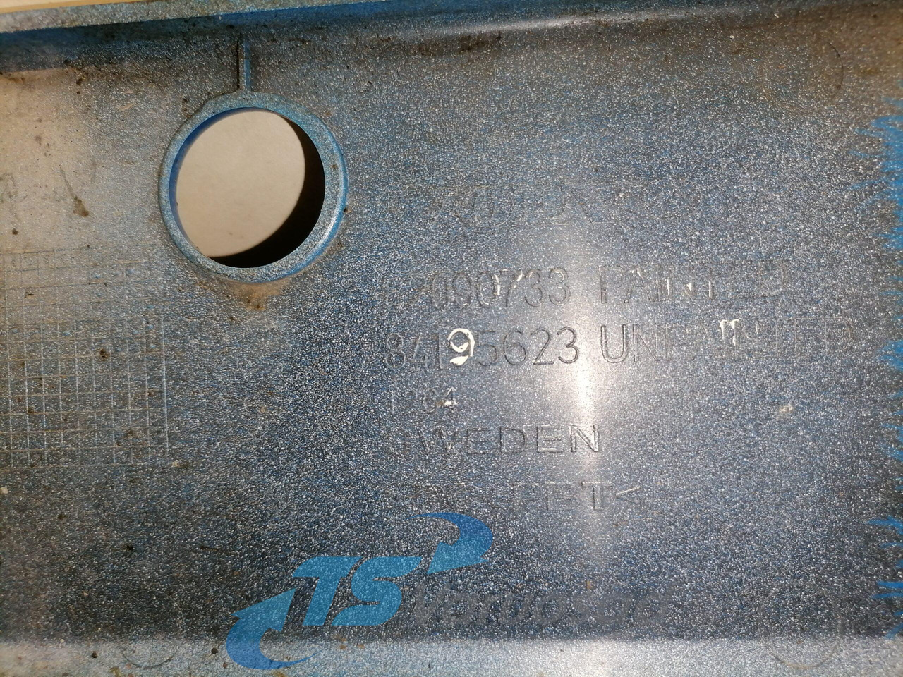 Volvo Front bumper cover plastic 82090733 - Aerodinámica/ Spoiler para Camión: foto 3 Volvo Front bumper cover plastic 82090733 - Aerodinámica/ Spoiler para Camión: foto 3