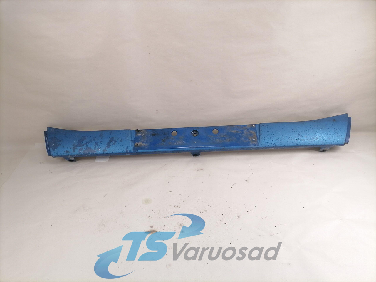 Volvo Front bumper cover plastic 82090733 - Aerodinámica/ Spoiler para Camión: foto 1 Volvo Front bumper cover plastic 82090733 - Aerodinámica/ Spoiler para Camión: foto 1
