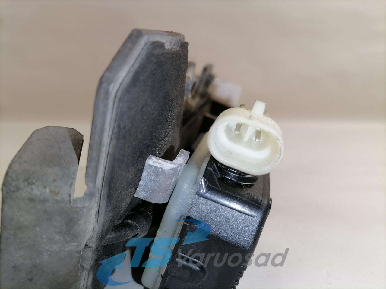 Volvo Iluvõre lukk 82208559 - Parrilla para Camión: foto 3 Volvo Iluvõre lukk 82208559 - Parrilla para Camión: foto 3