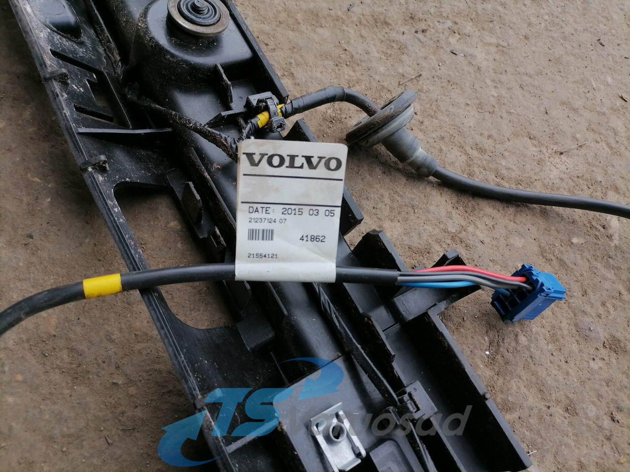 Volvo Kabiini reklaamvalgusti liist 82903982 - Luz/ Iluminación para Camión: foto 4 Volvo Kabiini reklaamvalgusti liist 82903982 - Luz/ Iluminación para Camión: foto 4