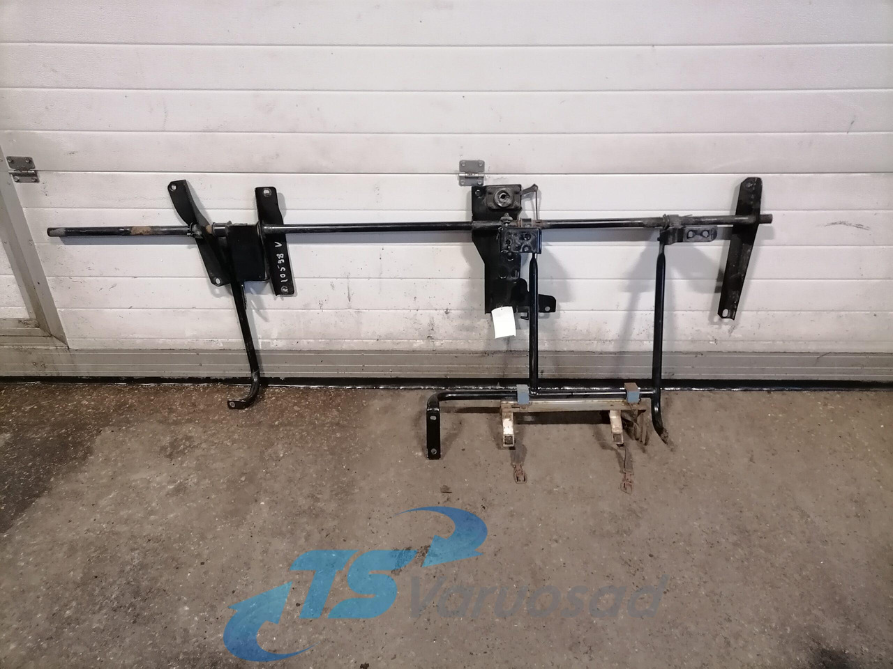 Volvo Kabiini tuulesuunaja kandur 82211420 - Aerodinámica/ Spoiler para Camión: foto 1 Volvo Kabiini tuulesuunaja kandur 82211420 - Aerodinámica/ Spoiler para Camión: foto 1