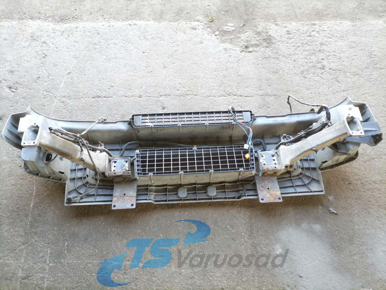 Volvo Volvo iluvõre/stange 20961643 - Parrilla para Camión: foto 2 Volvo Volvo iluvõre/stange 20961643 - Parrilla para Camión: foto 2