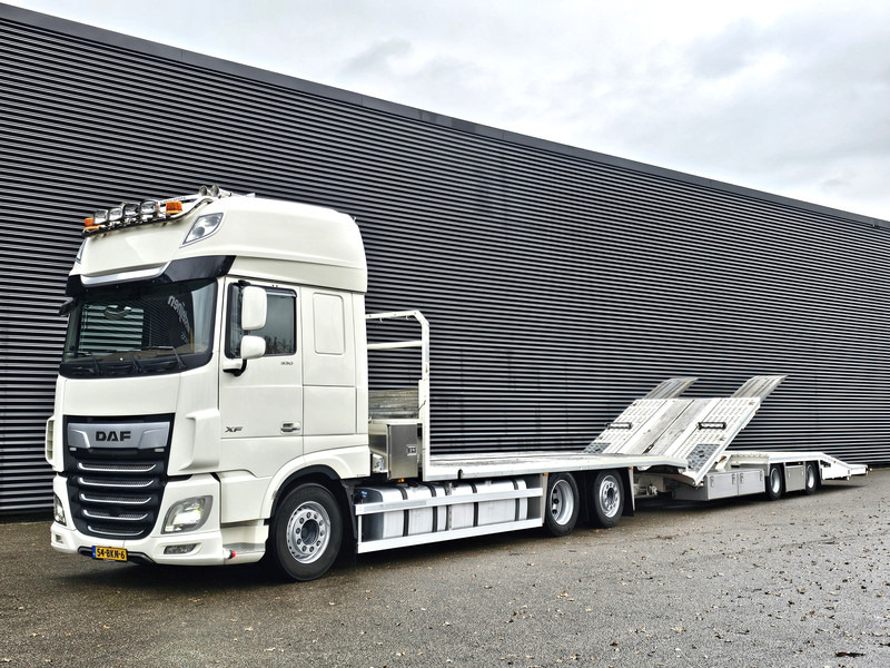 DAF XF 530 6x2 + TRAILER / MACHINE TRANSPORT / - Grua de remolque autos: foto 1 DAF XF 530 6x2 + TRAILER / MACHINE TRANSPORT / - Grua de remolque autos: foto 1