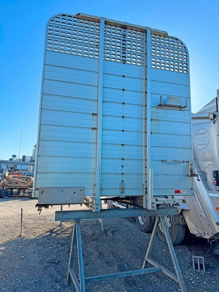 Holzwagenaufbau mit Rungen Aluminium - Camión grúa: foto 5 Holzwagenaufbau mit Rungen Aluminium - Camión grúa: foto 5