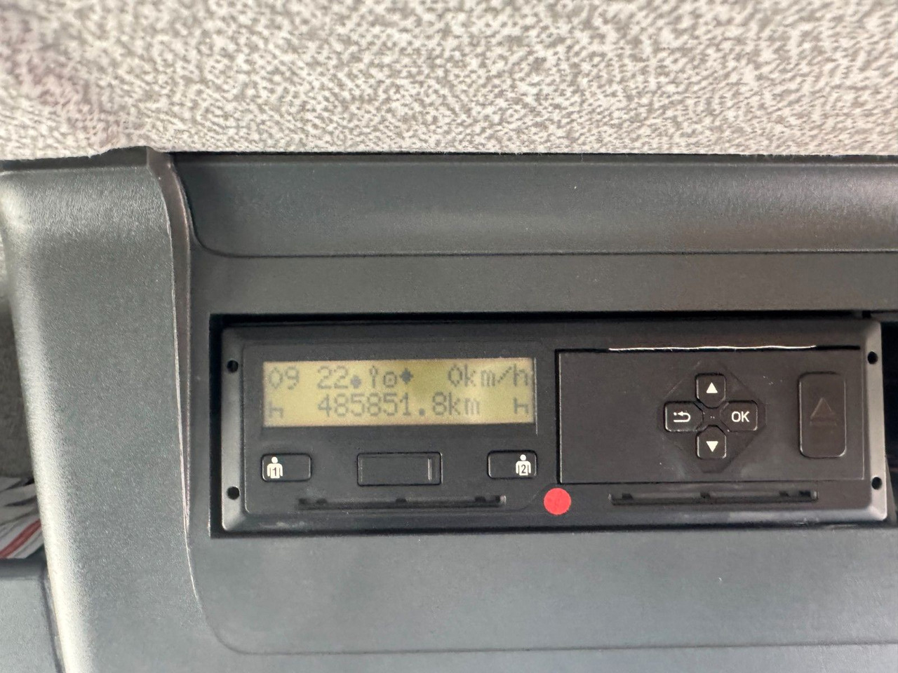 MAN 15.290 4X2 Koffer mit Hebebühne AHK - Camión caja cerrada: foto 4 MAN 15.290 4X2 Koffer mit Hebebühne AHK - Camión caja cerrada: foto 4