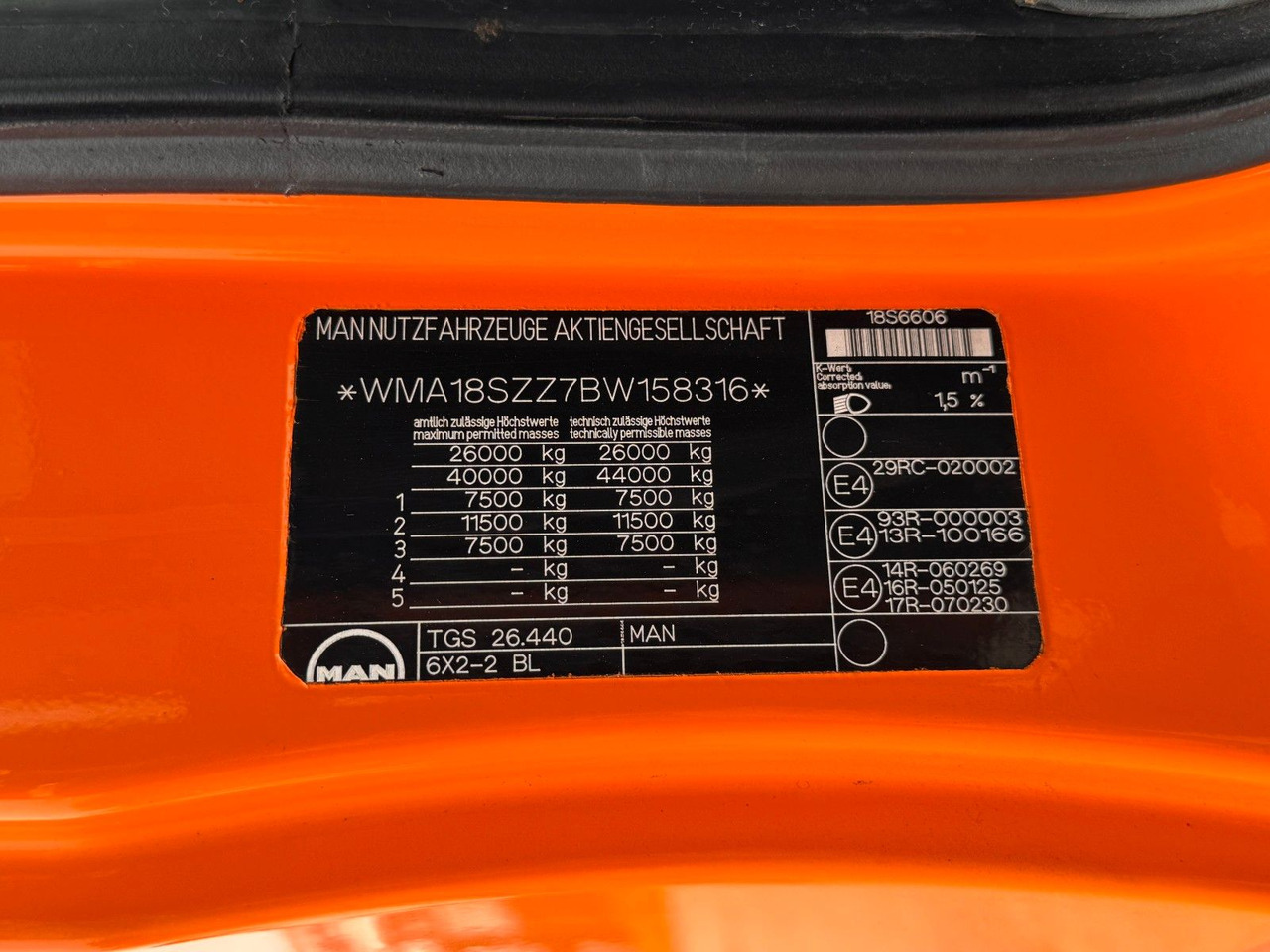 MAN 26.40 6X2 Multilift Abroller - Camión multibasculante: foto 4 MAN 26.40 6X2 Multilift Abroller - Camión multibasculante: foto 4