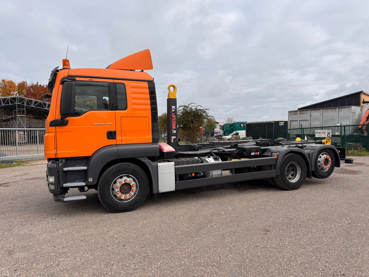 MAN 26.40 6X2 Multilift Abroller - Camión multibasculante: foto 1 MAN 26.40 6X2 Multilift Abroller - Camión multibasculante: foto 1