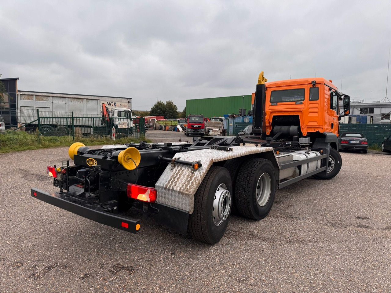 Camión multibasculante MAN 26.440 6X2 Meiller RK 20.70 mit Funk: foto 16 Camión multibasculante MAN 26.440 6X2 Meiller RK 20.70 mit Funk: foto 16