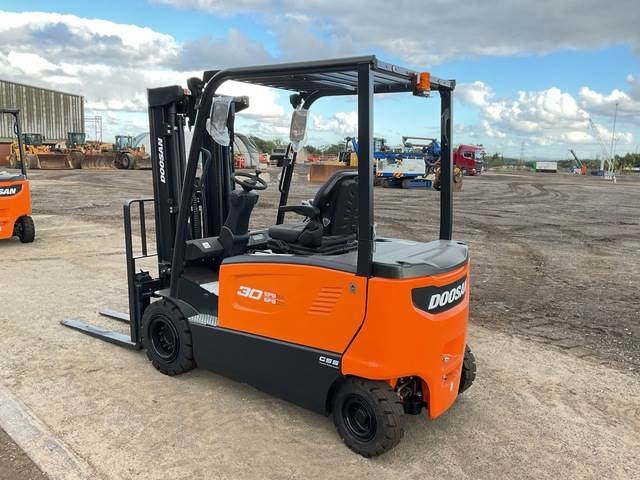 Doosan B30X-7 PLUS - Carretilla elevadora eléctrica: foto 2 Doosan B30X-7 PLUS - Carretilla elevadora eléctrica: foto 2