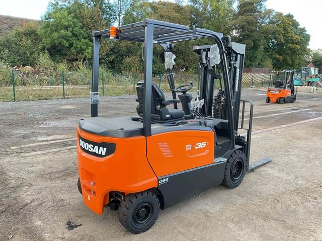 Doosan B35X-7 PLUS - Carretilla elevadora eléctrica: foto 3 Doosan B35X-7 PLUS - Carretilla elevadora eléctrica: foto 3