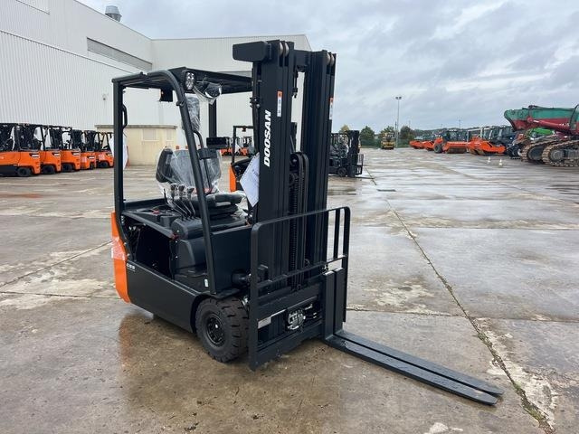 Doosan B15T-7 PLUS - Carretilla elevadora eléctrica: foto 4 Doosan B15T-7 PLUS - Carretilla elevadora eléctrica: foto 4