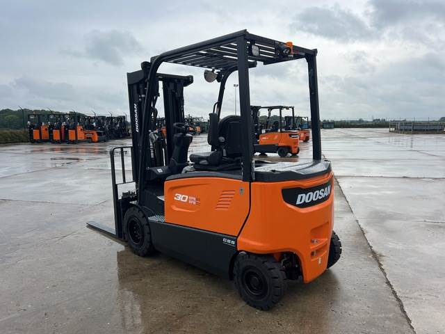 Doosan B30X-7 PLUS - Carretilla elevadora eléctrica: foto 2 Doosan B30X-7 PLUS - Carretilla elevadora eléctrica: foto 2