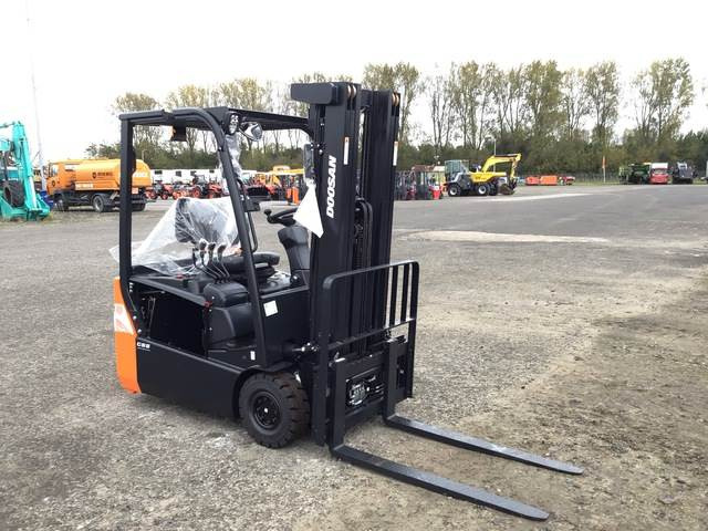 Doosan B15T-7 PLUS - Carretilla elevadora eléctrica: foto 4 Doosan B15T-7 PLUS - Carretilla elevadora eléctrica: foto 4