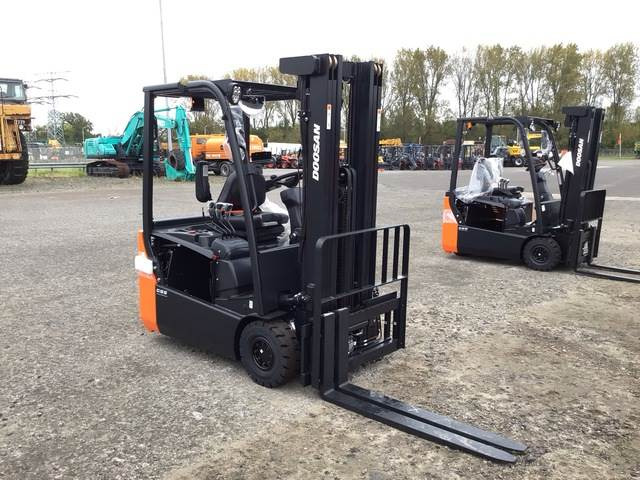 Doosan B15T-7 PLUS - Carretilla elevadora eléctrica: foto 4 Doosan B15T-7 PLUS - Carretilla elevadora eléctrica: foto 4