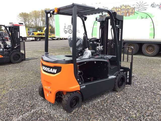 Doosan B30X-7 PLUS - Carretilla elevadora eléctrica: foto 3 Doosan B30X-7 PLUS - Carretilla elevadora eléctrica: foto 3