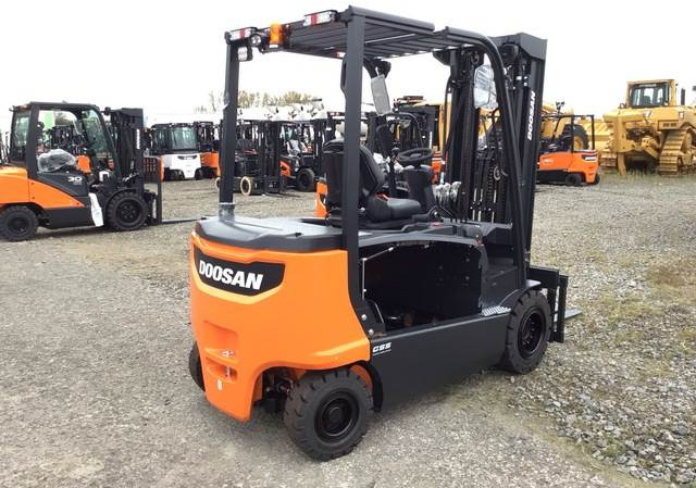 Doosan B35X-7 PLUS - Carretilla elevadora eléctrica: foto 3 Doosan B35X-7 PLUS - Carretilla elevadora eléctrica: foto 3
