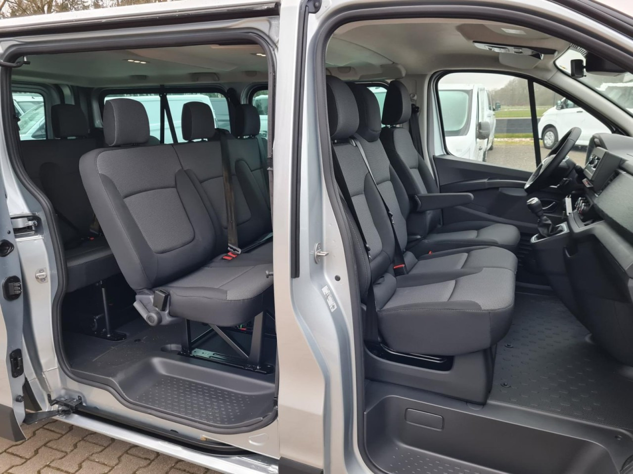 Renault Trafic Kombi 9-Sitze L2 Grand Equilibre KLIMA TEMPOMAT - Furgoneta combi: foto 4 Renault Trafic Kombi 9-Sitze L2 Grand Equilibre KLIMA TEMPOMAT - Furgoneta combi: foto 4