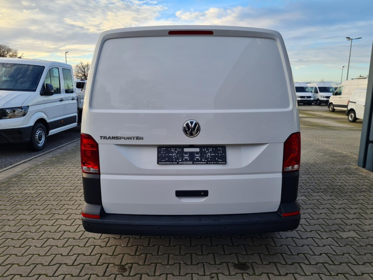 Volkswagen T6.1 Kasten TDI lang L2H1 DSG PDC KLIMA KAMERA - Furgoneta pequeña: foto 5 Volkswagen T6.1 Kasten TDI lang L2H1 DSG PDC KLIMA KAMERA - Furgoneta pequeña: foto 5