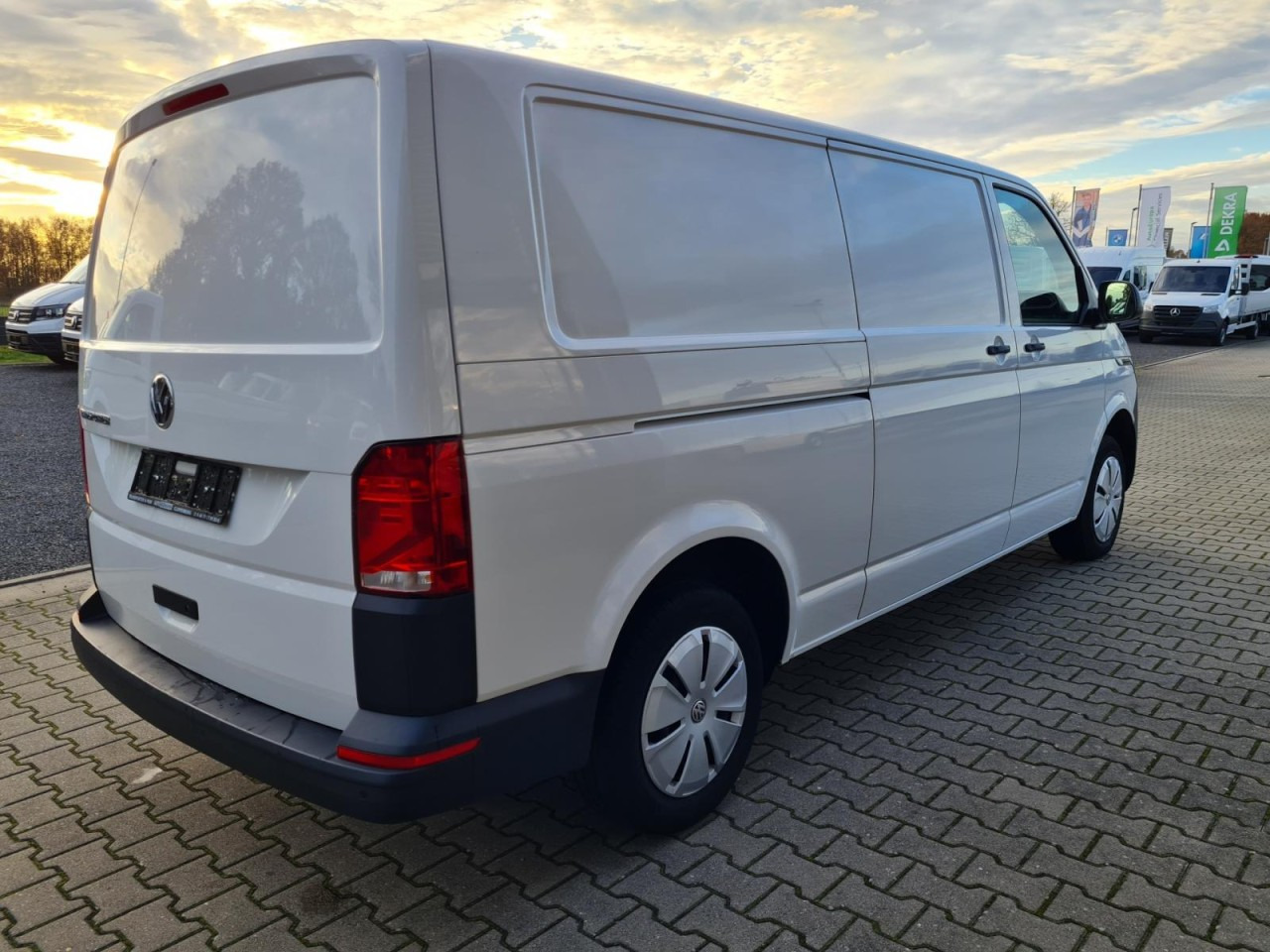 Volkswagen T6.1 Kasten TDI lang L2H1 DSG PDC KLIMA KAMERA - Furgoneta pequeña: foto 4 Volkswagen T6.1 Kasten TDI lang L2H1 DSG PDC KLIMA KAMERA - Furgoneta pequeña: foto 4