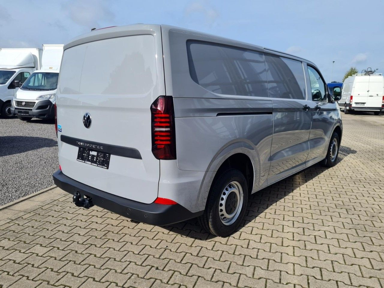 Volkswagen T7 Kasten TDi AG L2 AHK KLIMA KAMERA LED TEMPOMA - Furgoneta pequeña: foto 4 Volkswagen T7 Kasten TDi AG L2 AHK KLIMA KAMERA LED TEMPOMA - Furgoneta pequeña: foto 4