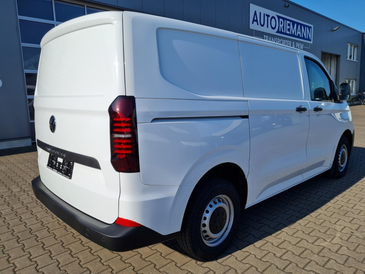 Volkswagen T7 Kasten TDi KR Heckklappe KLIMA PDC TEMPOMAT - Furgoneta pequeña: foto 5 Volkswagen T7 Kasten TDi KR Heckklappe KLIMA PDC TEMPOMAT - Furgoneta pequeña: foto 5