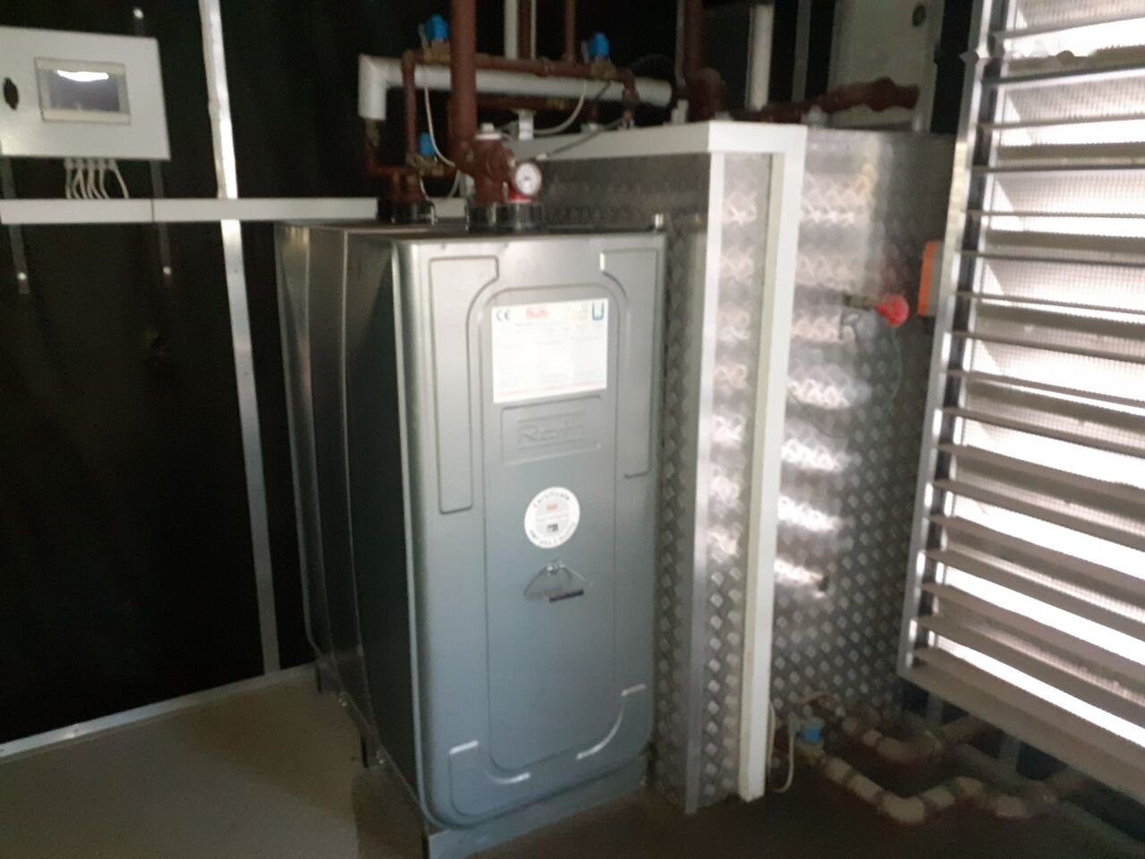 Cummins Cummins Generator Set Stamford 1300 KW 1600 KVA New Factory, Diesel Generator, 2014 Model, 2245 HP, 9000 kg, Low Hours, For Sale in Poland - Generador industriale: foto 5 Cummins Cummins Generator Set Stamford 1300 KW 1600 KVA New Factory, Diesel Generator, 2014 Model, 2245 HP, 9000 kg, Low Hours, For Sale in Poland - Generador industriale: foto 5