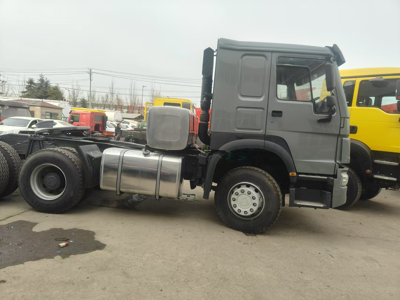 Sinotruk HOWO 371 6*4 Tractor - Cabeza tractora: foto 3 Sinotruk HOWO 371 6*4 Tractor - Cabeza tractora: foto 3