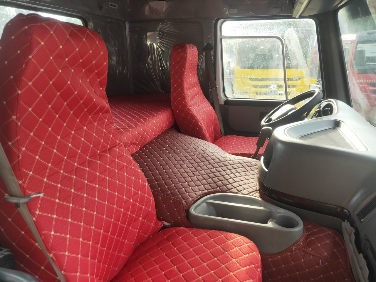 Sinotruk HOWO 371 6*4 Tractor - Cabeza tractora: foto 5 Sinotruk HOWO 371 6*4 Tractor - Cabeza tractora: foto 5