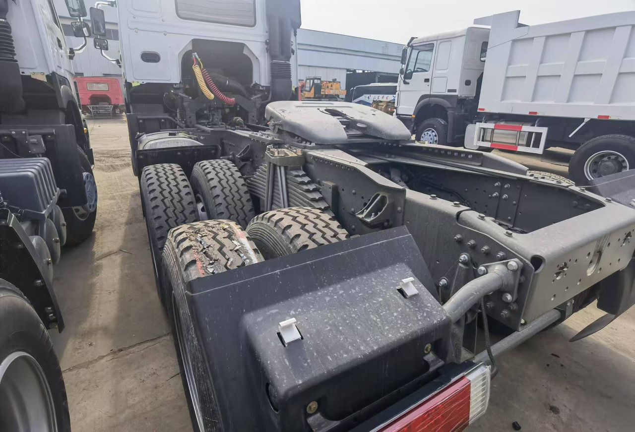 Sinotruk HOWO 371 Tractor - Cabeza tractora: foto 4 Sinotruk HOWO 371 Tractor - Cabeza tractora: foto 4