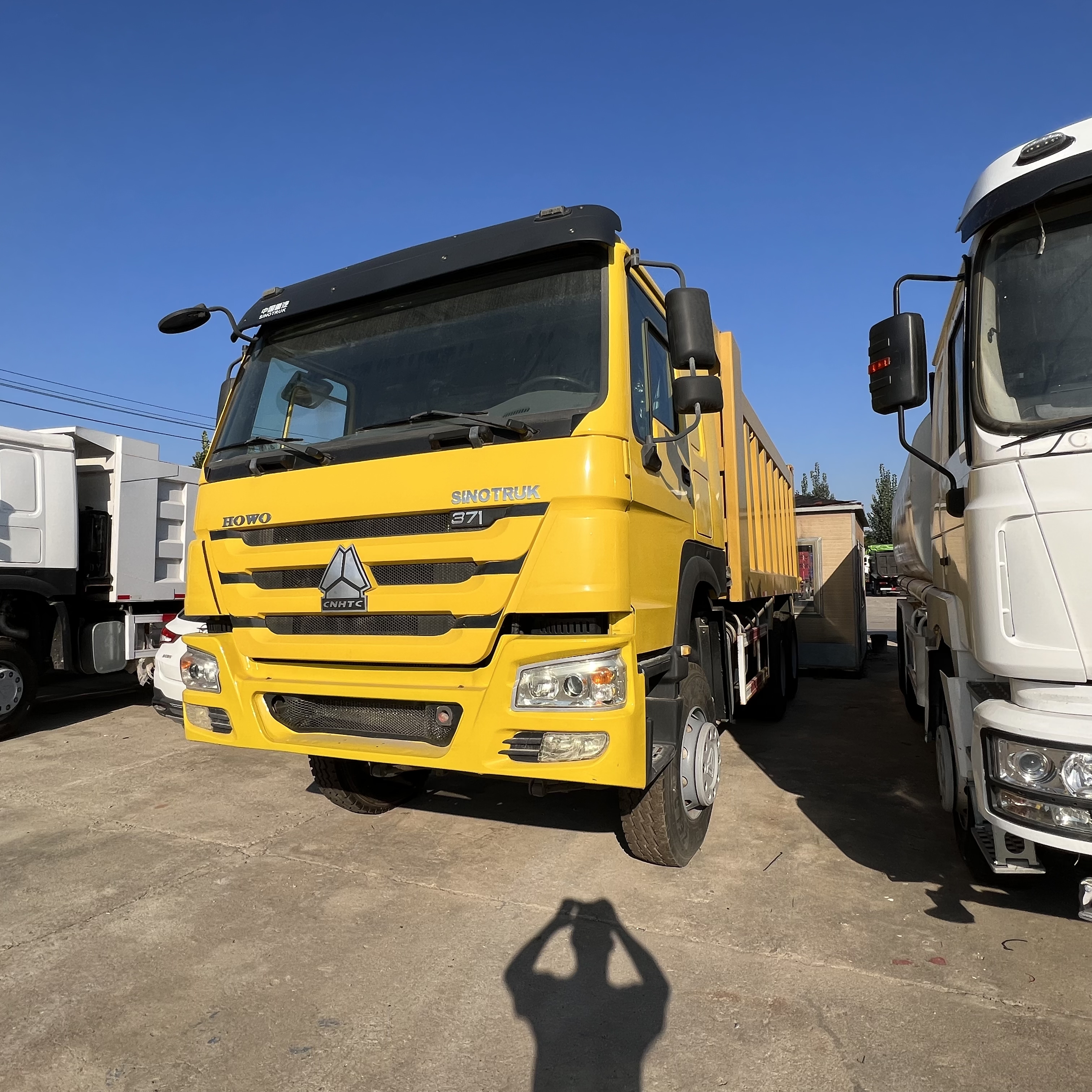 Sinotruk HOWO 371 6*4 Dump truck - Camión volquete: foto 4 Sinotruk HOWO 371 6*4 Dump truck - Camión volquete: foto 4