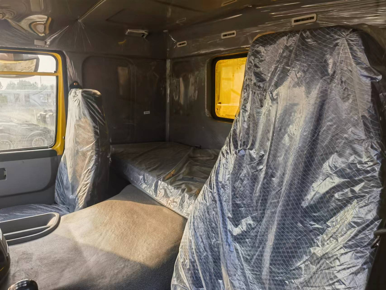 Sinotruk HOWO 371 6*4 Dump truck - Camión volquete: foto 2 Sinotruk HOWO 371 6*4 Dump truck - Camión volquete: foto 2